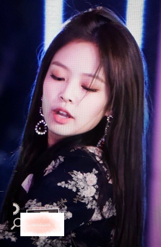 doubleclassjen's tweet photo. 171022 BOF
#제니 #블랙핑크 #JENNIE #KIMJENNIE #젠득이 #BLACKPINK https://t.co/EeifwcNbrD