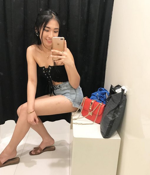 Stepjuni's tweet image. #besoksenin #cewekbooking #cewebooking #PesonaFestivalmetikei #SantriMadani #PersibDay  Malam para jomblo..  masi belum move on ?