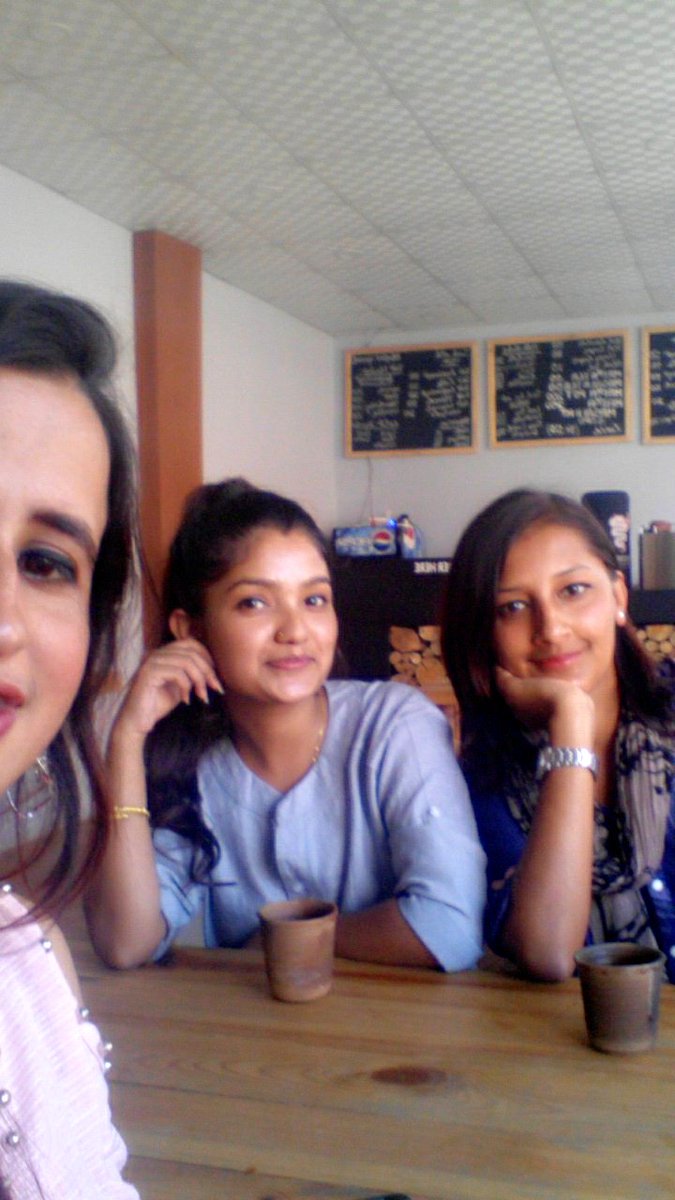 Miss_Dahal's tweet photo. माटोको भाडोमा च्या खान गाका ट्विटी चिन्नुस।😁😁 https://t.co/wdQ9zxhVzg