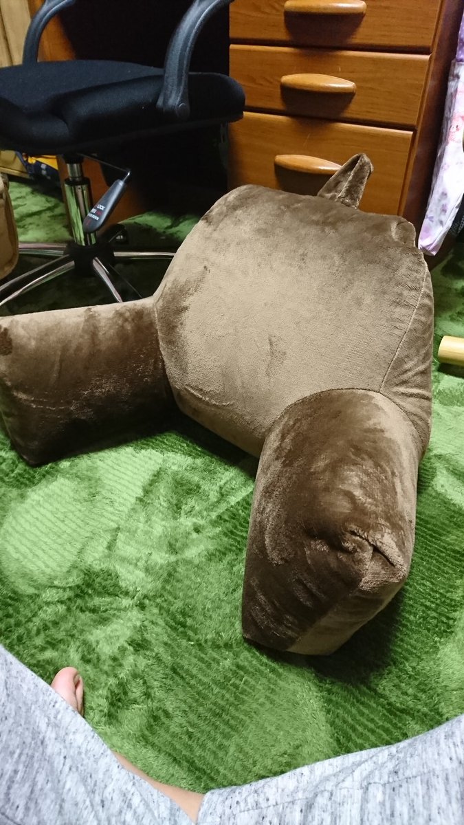 Ikuko ニトリで見かけた座椅子みたいなクッション 家に持って帰ってきたら 何やろ クマのぬいぐるみの下半身だけに見える Ikuko ニトリで見かけた座椅子みたいなクッション 家に持って帰ってきたら 何やろ クマのぬいぐるみの下半身だけに見える
