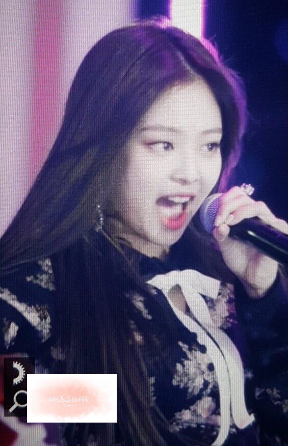 doubleclassjen's tweet photo. 171022 BOF
#제니 #블랙핑크 #JENNIE #KIMJENNIE #젠득이 #BLACKPINK https://t.co/FjKEB38X24