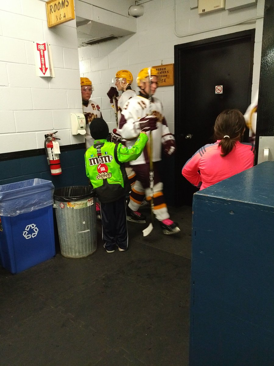 Im_Sure_'s tweet photo. @AthensAeros @EmbrunCCHL2 @10Patterson @EricHulford @Afro_Percy New fan #goaeros https://t.co/M2qw54kU6l
