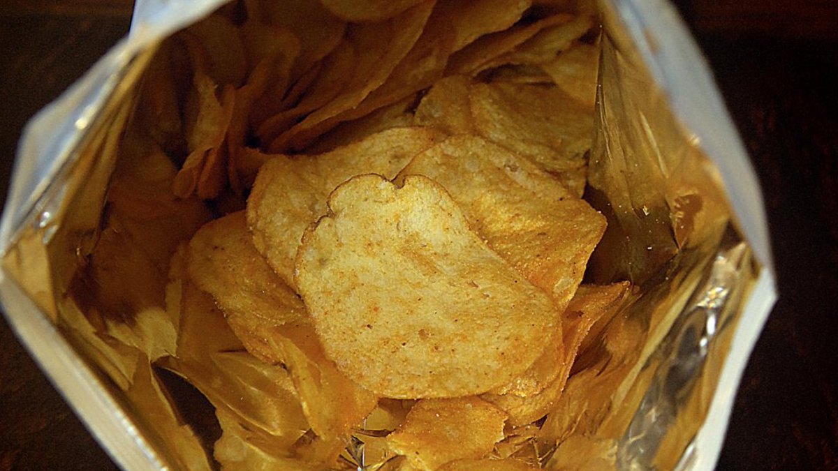 LiviaAugusta5's tweet photo. Ff een snack gekocht om de tijd te doden #chippies #smullen 😋 https://t.co/bHwWDloQFy