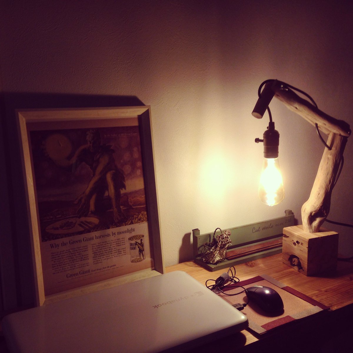 evidai's tweet photo. I made this desk lamp of draftwoods! #diy #desklamp #draftwood https://t.co/U6t3HBUZo7