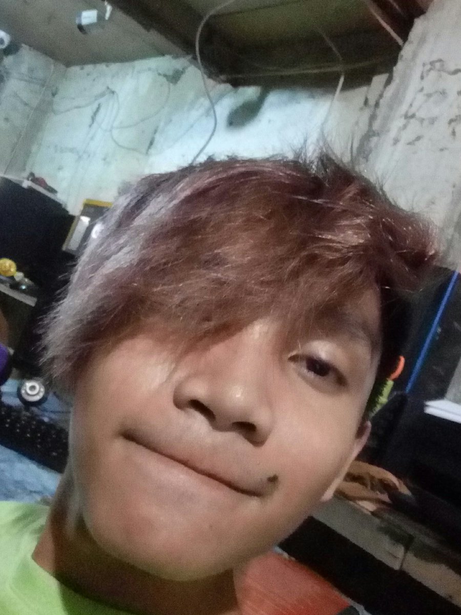 Polemke's tweet photo. Petmalung buhok hahahah..
Be ready to be purple again!
#GradPhotoShoot https://t.co/A3g0ExqtFj