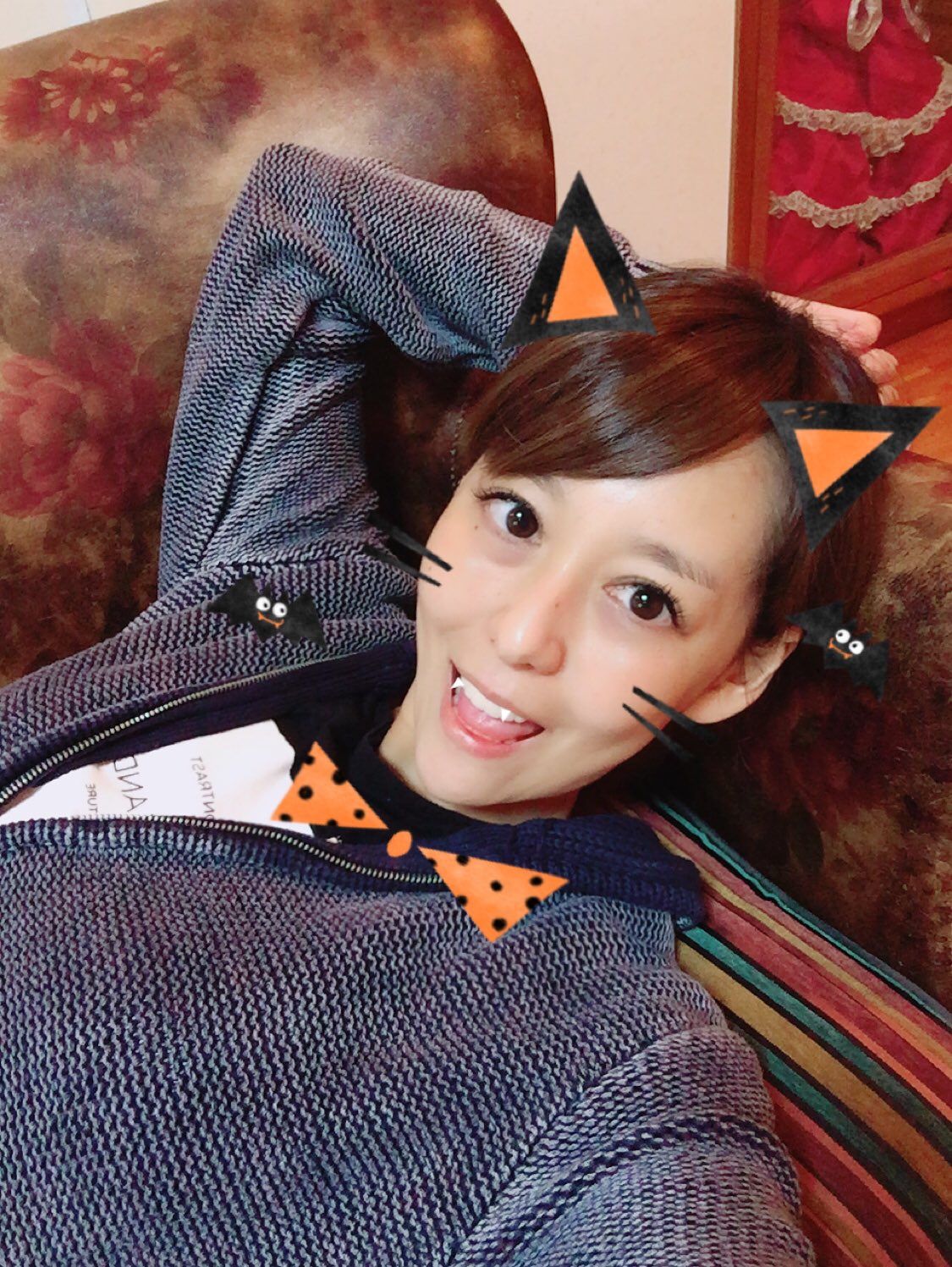 女優　朝桐光  / X