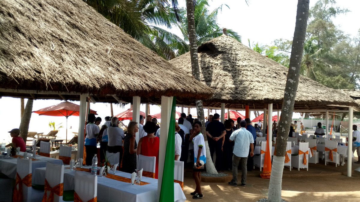 AirCI_Officiel's tweet photo. Après la ballade touristique, place à l'instant relaxation et restauration à la Nouvelle Paillote de Grand-Bassam. #ATAF17 #AirCI https://t.co/439PREgoih