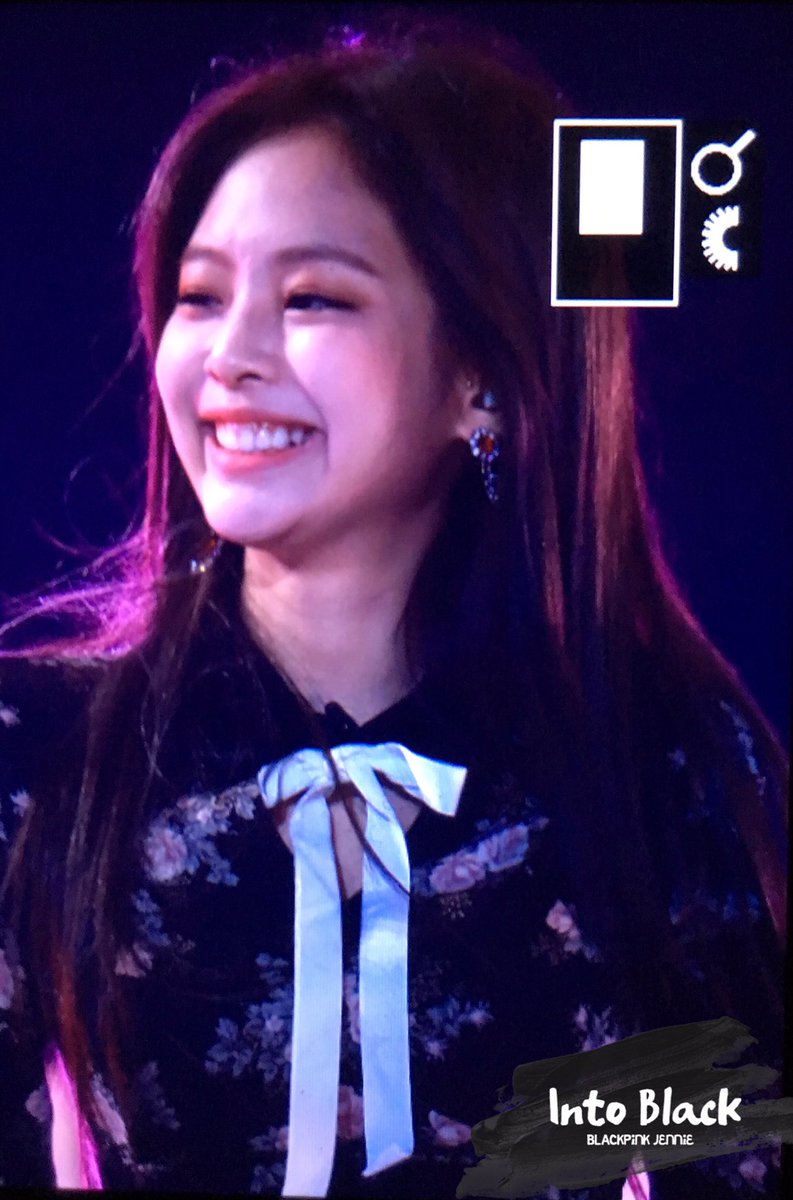 IntoBlack1996's tweet photo. 171022 BOF 💫

#제니 #JENNIE #블랙핑크 #BLACKPINK #🖤💖 https://t.co/PLzYxA1eLF
