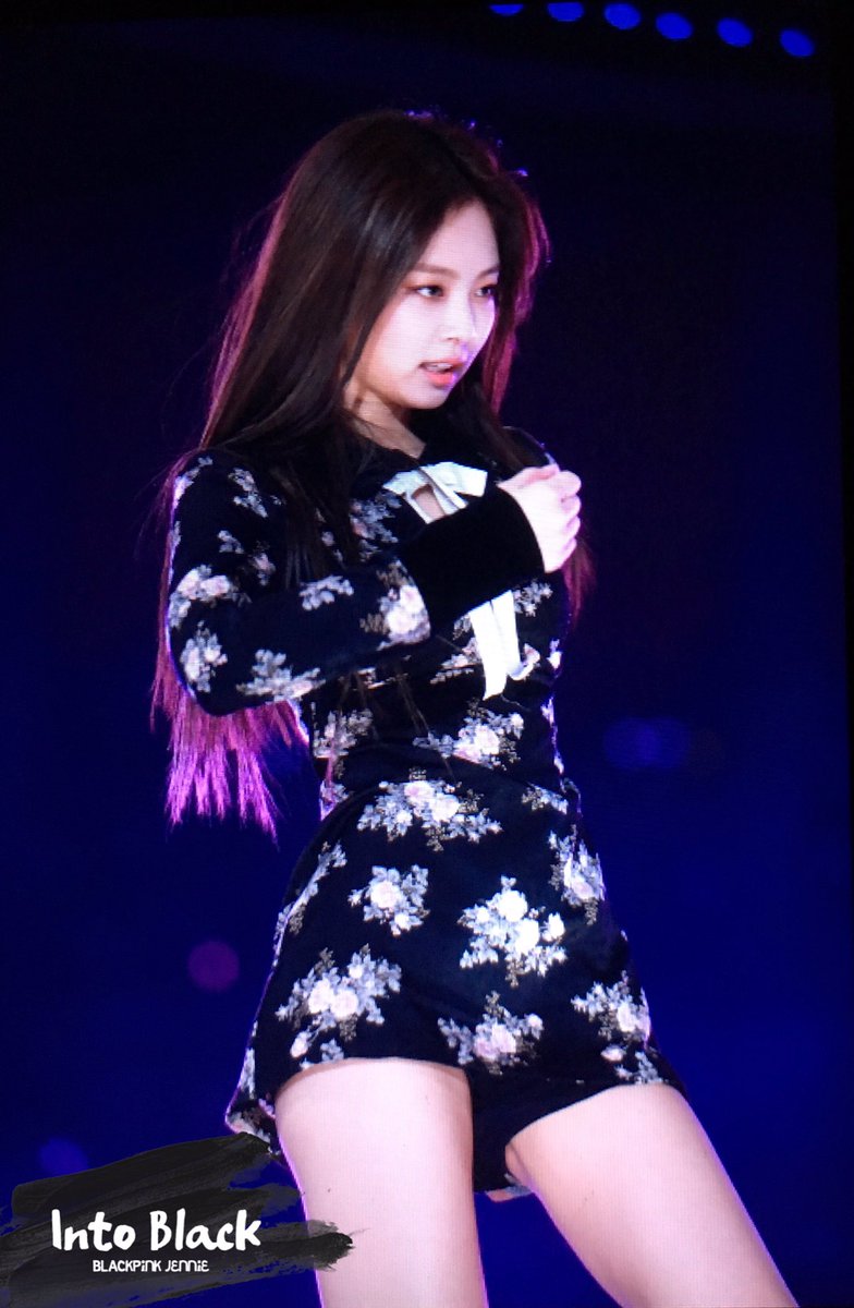 IntoBlack1996's tweet photo. 171022 BOF 💫

#제니 #JENNIE #블랙핑크 #BLACKPINK #🖤💖 https://t.co/PLzYxA1eLF