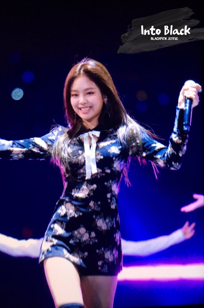 IntoBlack1996's tweet photo. 171022 BOF 💫

#제니 #JENNIE #블랙핑크 #BLACKPINK #🖤💖 https://t.co/PLzYxA1eLF