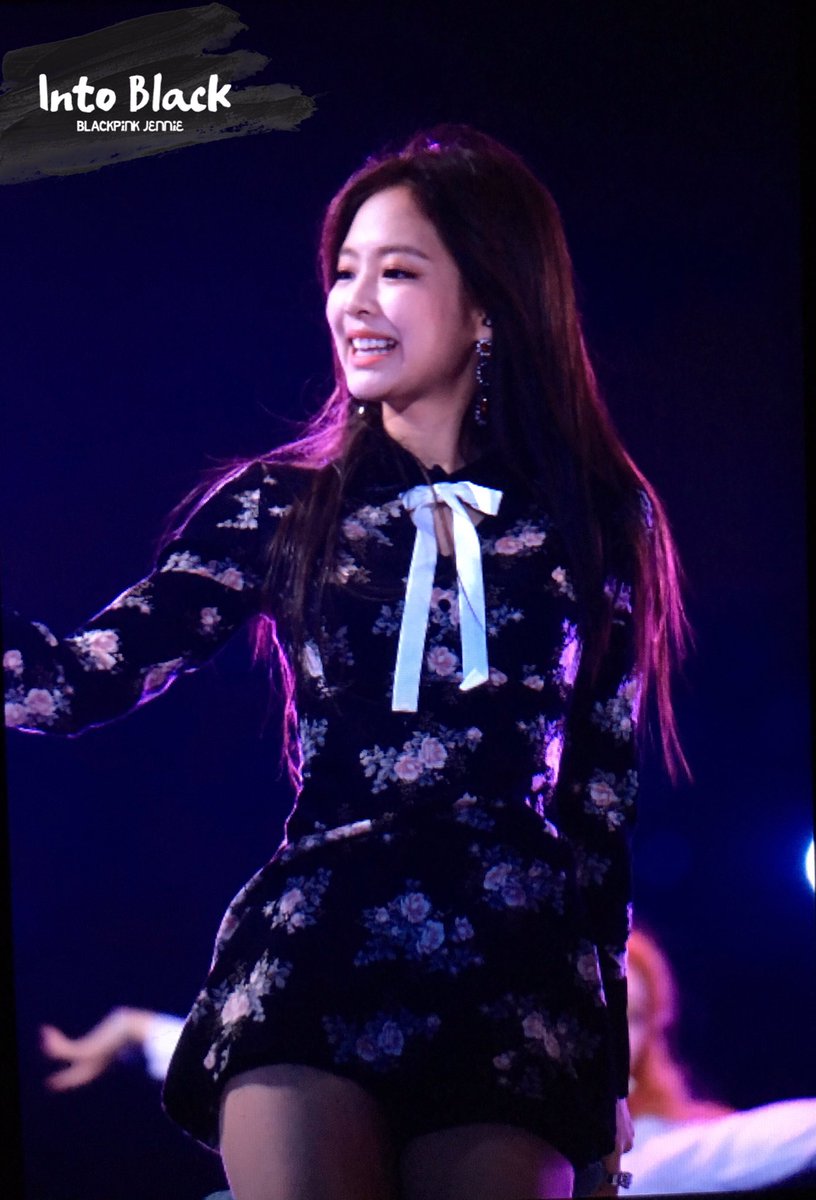 IntoBlack1996's tweet photo. 171022 BOF 💫

#제니 #JENNIE #블랙핑크 #BLACKPINK #🖤💖 https://t.co/Dv6XZLvCtp