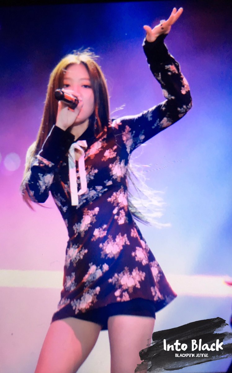 IntoBlack1996's tweet photo. 171022 BOF 💫

#제니 #JENNIE #블랙핑크 #BLACKPINK #🖤💖 https://t.co/Dv6XZLvCtp