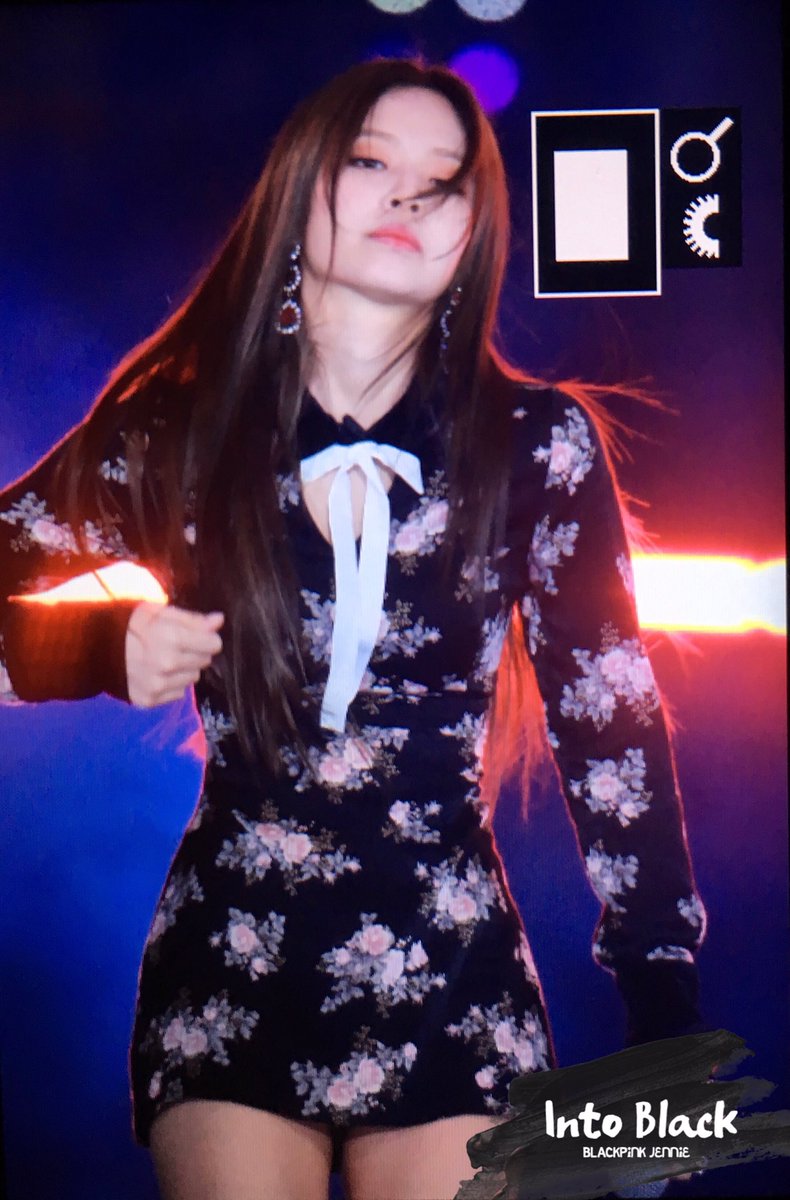 IntoBlack1996's tweet photo. 171022 BOF 💫

#제니 #JENNIE #블랙핑크 #BLACKPINK #🖤💖 https://t.co/Dv6XZLvCtp