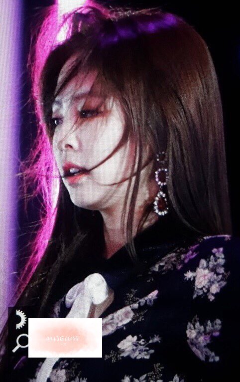 doubleclassjen's tweet photo. 171022 BOF
이사진 따로올려아찡😛
#제니 #블랙핑크 #JENNIE #KIMJENNIE #젠득이 #BLACKPINK https://t.co/JdOIQLWVUF