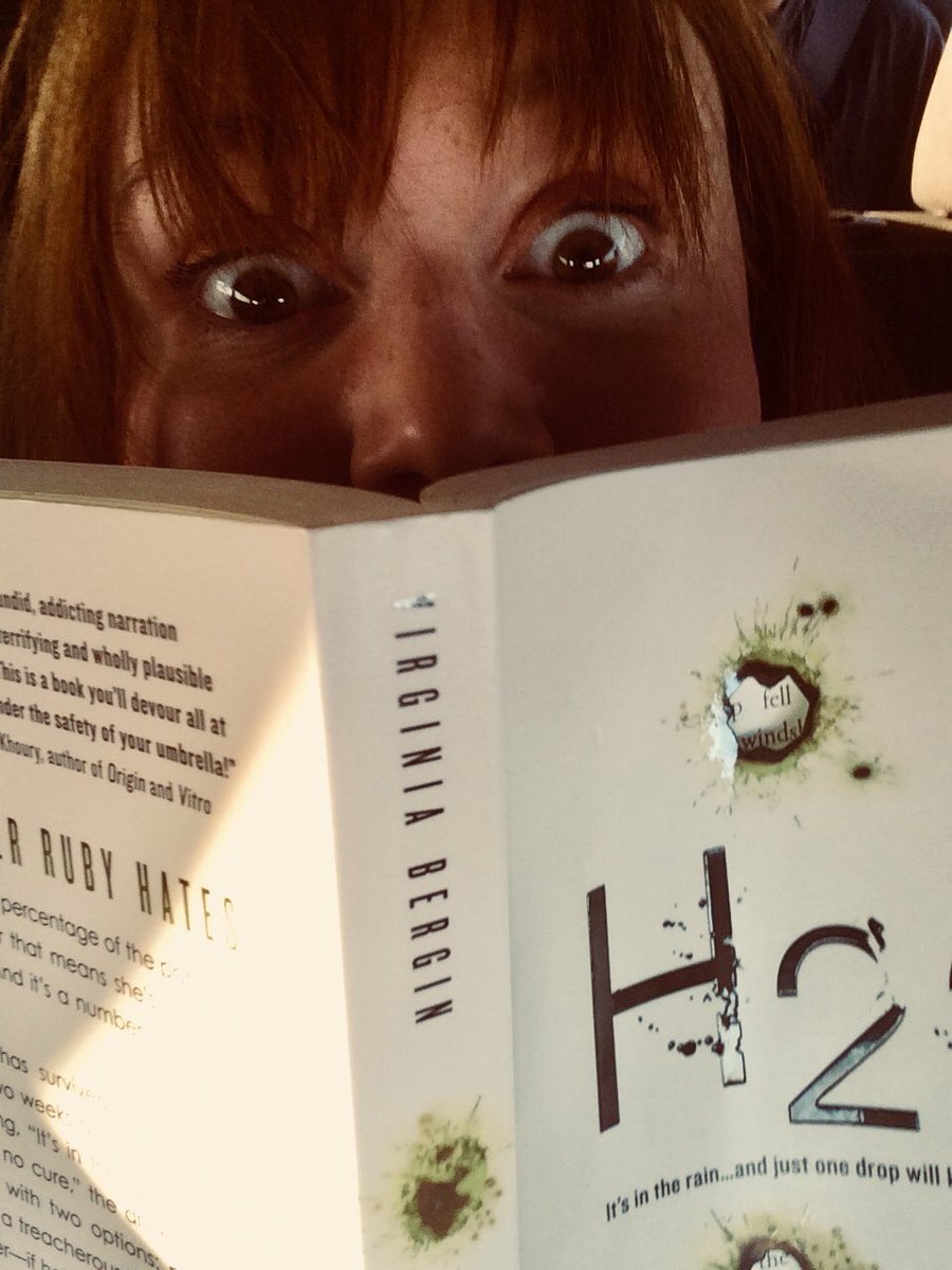 EnglishCon's tweet photo. #HPRConference17 ahhh booooooks :) https://t.co/mfHvIFcGCy