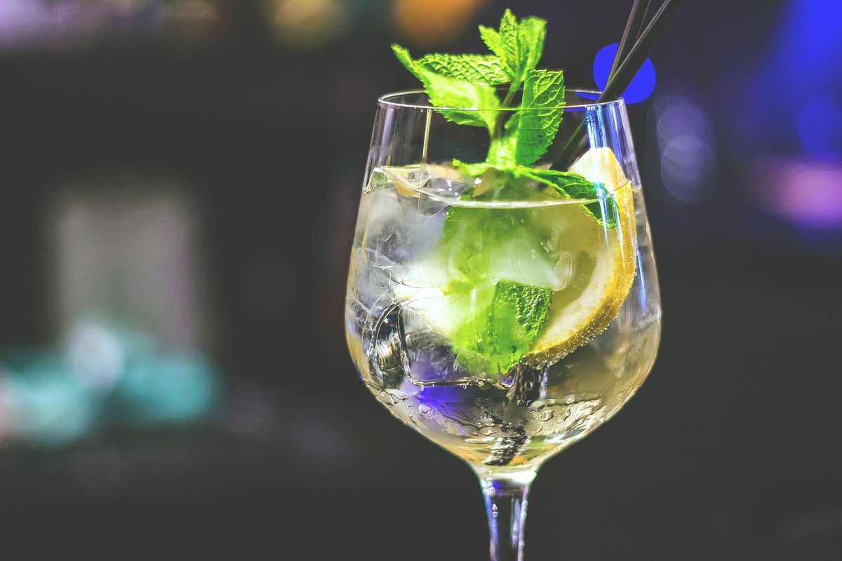 radissonblumct's tweet photo. Start your week off right with #HappyHour at O'Malley's and enjoy 25% discount on all beverages from 6pm to 9pm daily.

#radissonblumuscat https://t.co/5iTKitTB3c