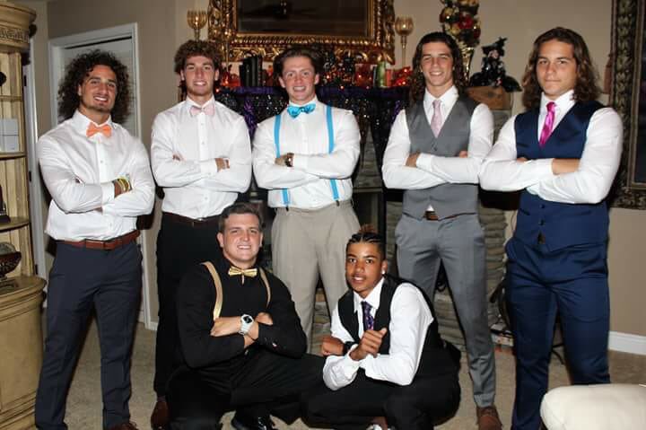 ant_kendall_3's tweet photo. Senior Homecoming with my brothers ✊🏾📸📸 https://t.co/lBLIPD0vsG