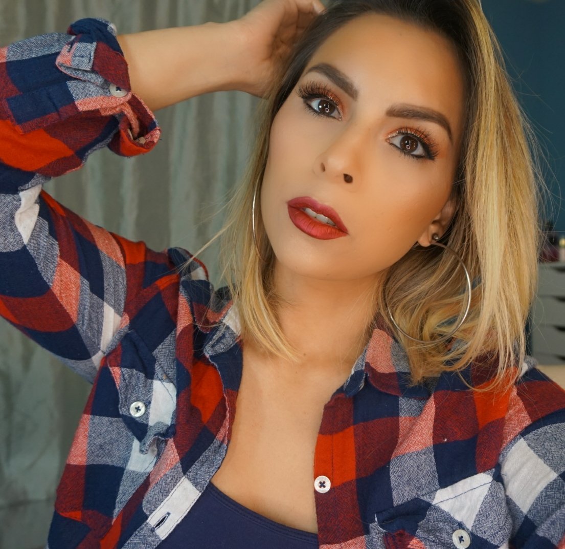 lyds_makeup's tweet photo. Go enter my GIVEAWAY! Head over to my IG. 😉 #mua #makeup #makeupartist #makeupbylyds #pro #proartist #promua #giveaway #products https://t.co/6ZUOmjSKKr