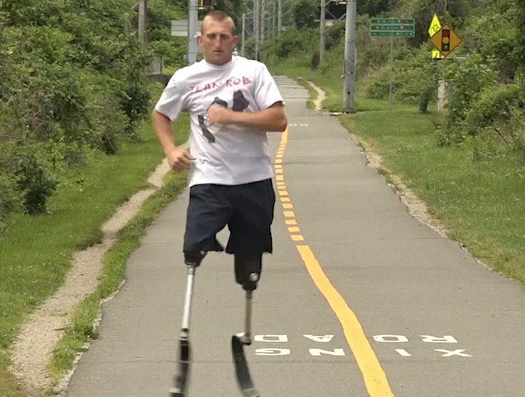 NavyTimes's tweet image. Rob Jones lost his legs in Afghanistan. Now he's running 31 marathons in 31 days to raise awareness for wounded vets trib.al/HGsyt8J