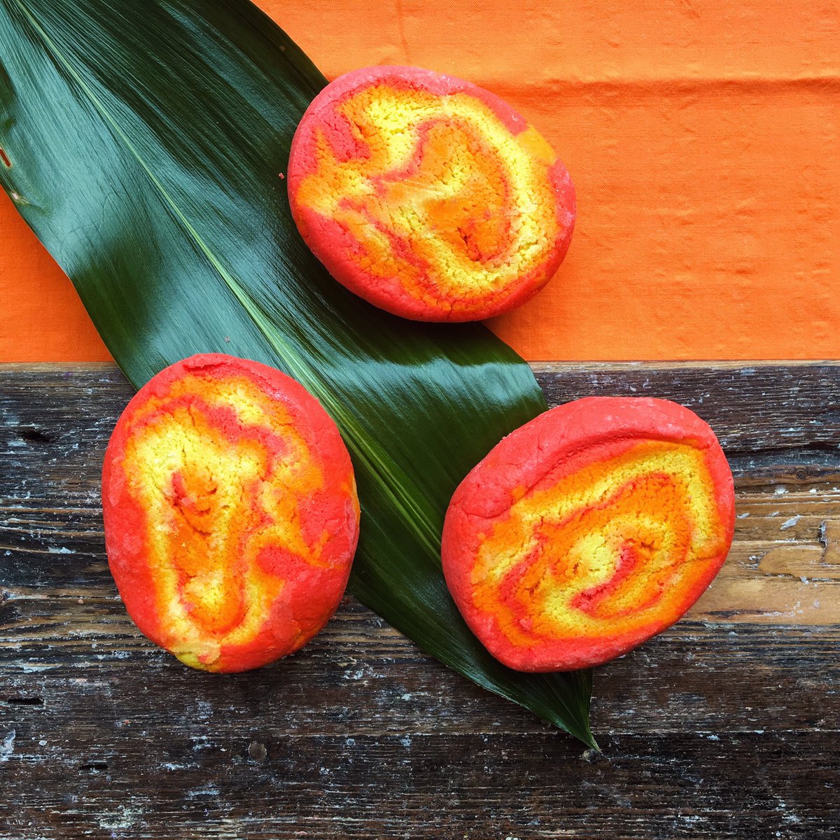 LushCoventry's tweet photo. Roll over to the Brightside, it's half term tomorrow!😃🌻
Tomorrow we're kicking off the school holidays by inviting you to come in store to join in with our new make it kit - #BRIGHTSIDE 🍊☀️
We'll be making them 2pm - 4pm, so come on in 😃 https://t.co/jPphFdRpq6