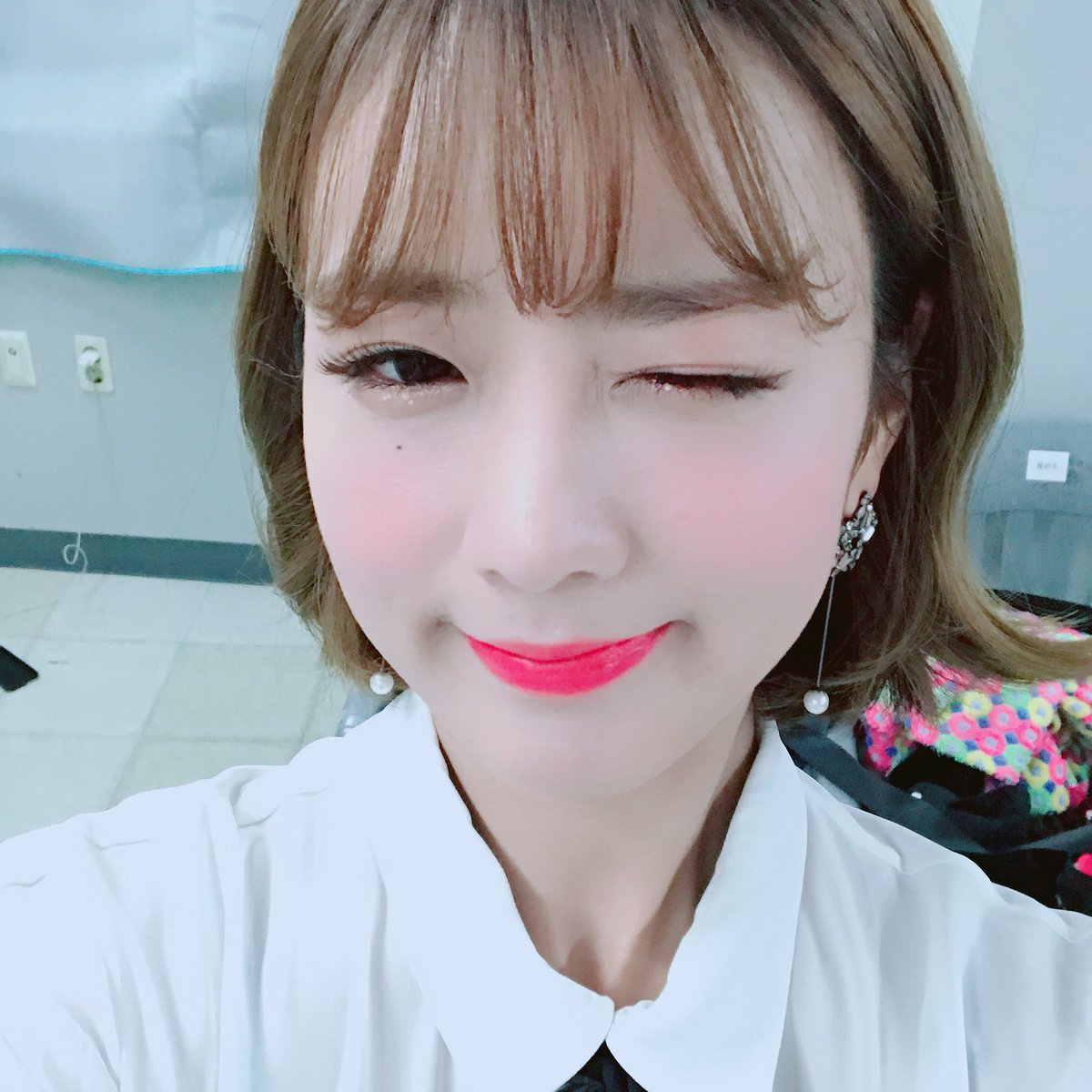 Apink_2011's tweet photo. [#에이핑크] 완전체로 부산을 찾은 핑수니들!
#FIVE ✋🏻무대로 페스티벌을 더욱더 뜨겁게 한 #BOF 현장을 
잠시후 11시5분! SBS에서 모두 확인해주세요💕

#APINK #🐼들_모두_본방사수🙌🏻 https://t.co/fE3NEghmIu