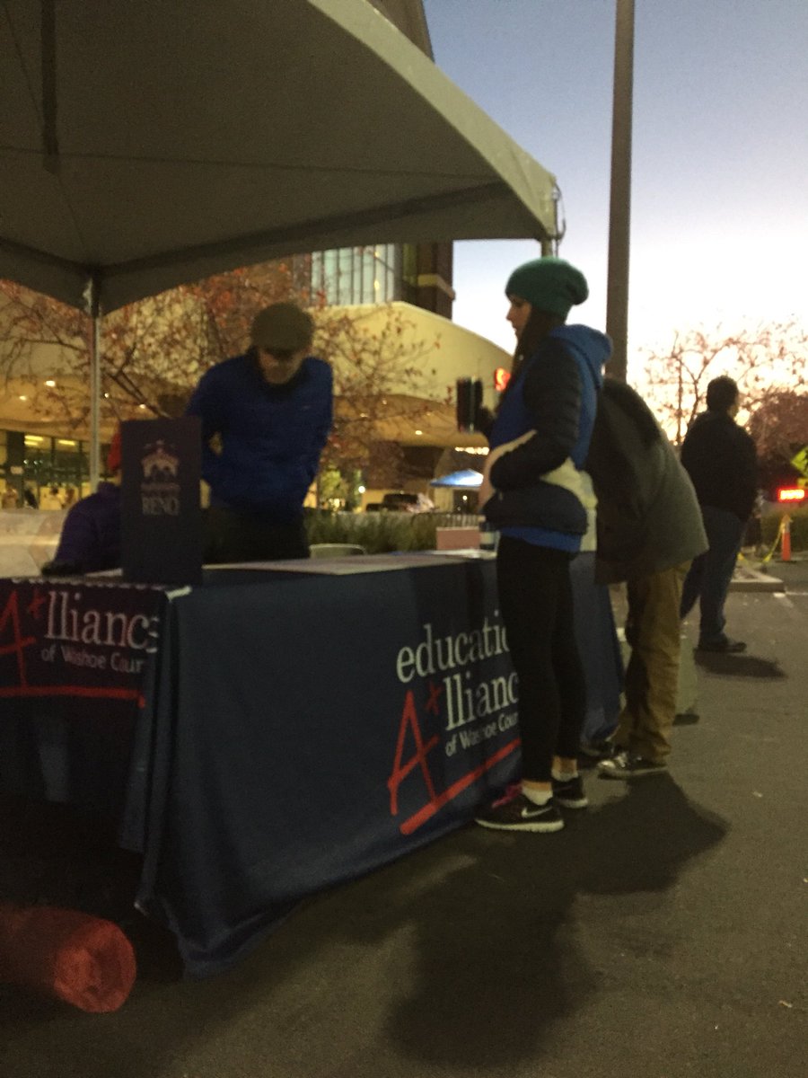 DFS_Nevada's tweet photo. DFS slowly taking over the #Run4Ed @EdAllianceWasho @WCSDTweet @EducationUNR #DeansFutureScholars #DoItForTheKids #InformationBooth https://t.co/cqtNgXB0O7