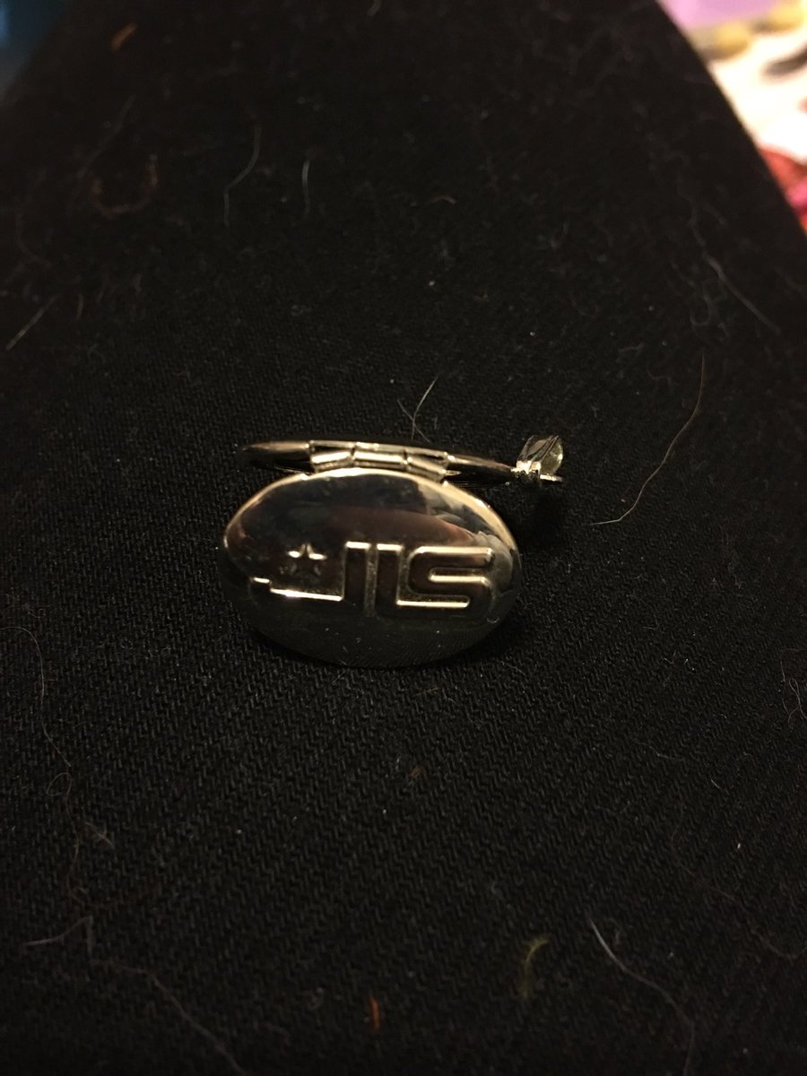 OritsesGem's tweet photo. #JLSmemories just found my little JLS Locket🙈❤️💚💙💛@MarvinHumes it was you I chose😂💚 #HereSinceDayOne https://t.co/O7vRlPqate