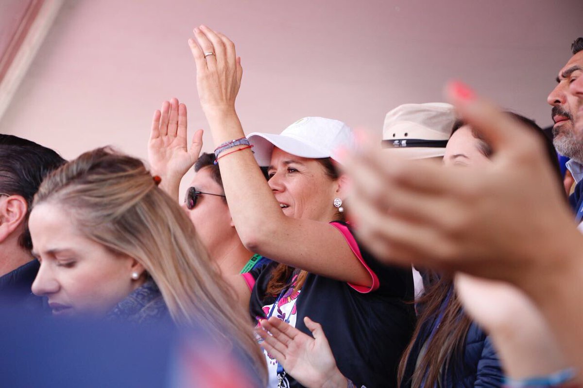 Mzavalagc's tweet photo. Muchas felicidades a las atletas mexicanas por la plata en el mundial de tiro con arco. Son ejemplo del México que podemos ser. https://t.co/DLiq1pRHXY