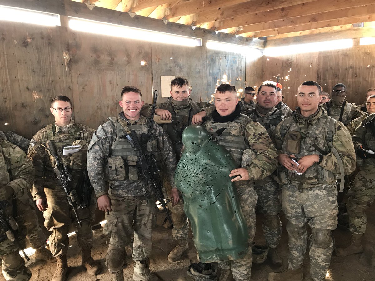 1_23IN_CDR's tweet photo. Killer gun team! Comanche 1st PLT destroys the Weapons Squad target &amp; provides cover for the maneuvering squads. #TrainToWin! https://t.co/UG9RXB8hz6