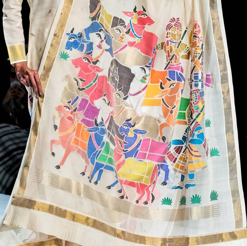 _HeadTilt's tweet photo. #IndiaModern #details at #MadhuJain, #photographedbyme at #AIFWSS18.
_
#Chanderi #cow #motifs #applique #makeinin… https://t.co/1GoSnMLkB9 https://t.co/JIY345ONnH