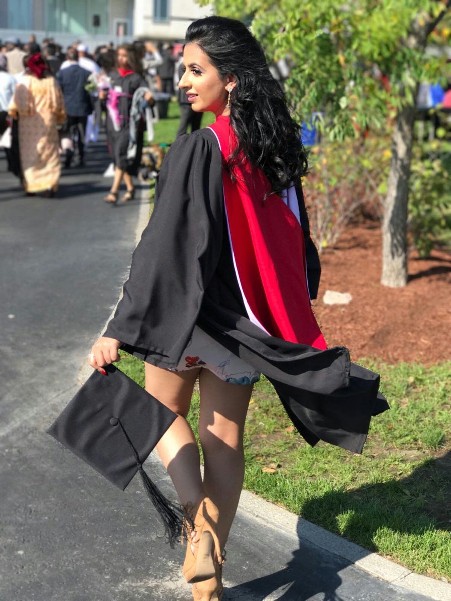 itssamreet's tweet photo. Guess who just got her bachelor's degree in Economics 🎓 This one is for you momma 🌸 https://t.co/qFCGrFa5Eh