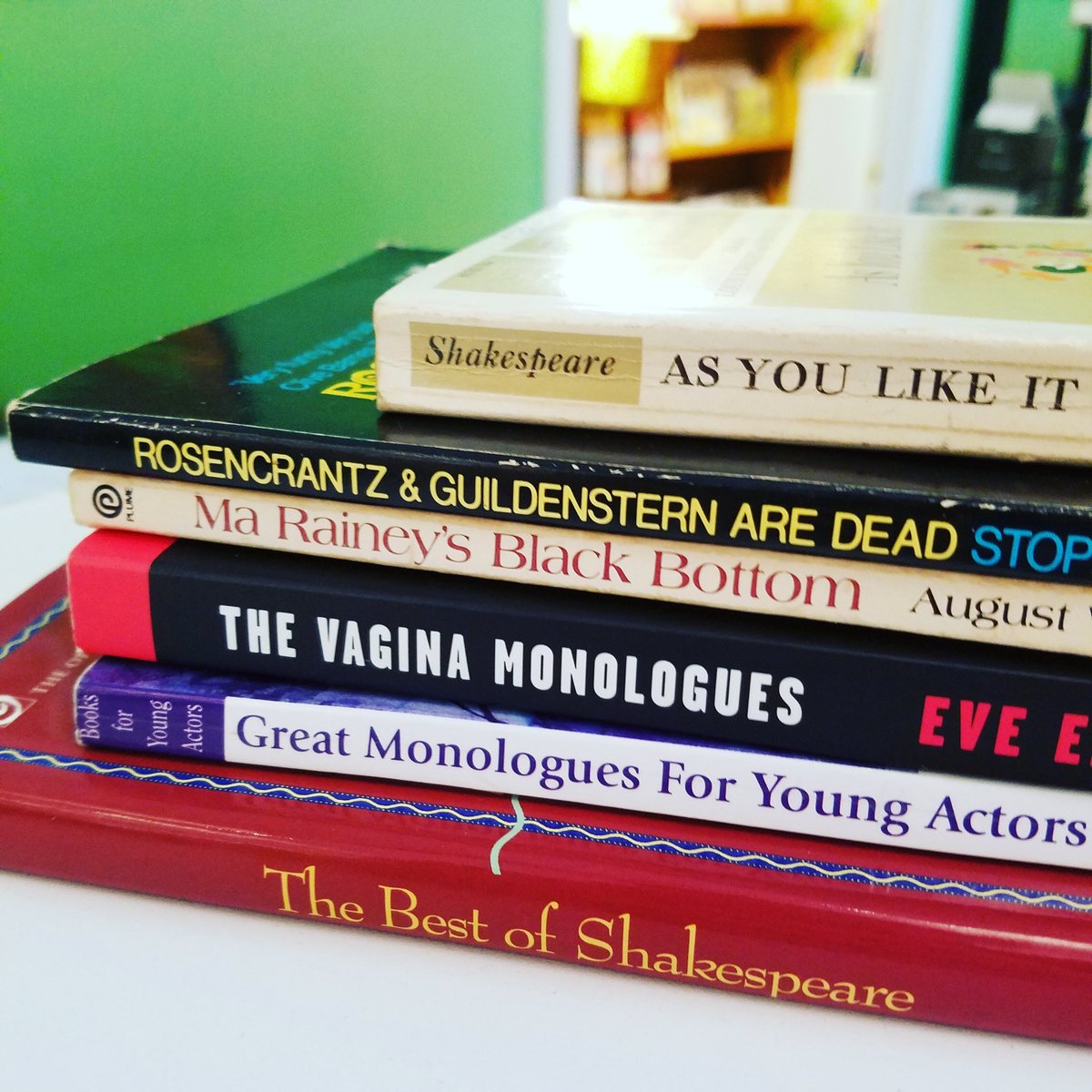 ReddoorRed's tweet image. It's a slow Sunday, so we're getting all dramatic in here. ACTING!