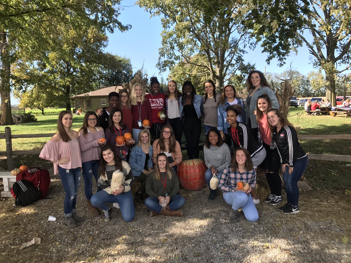LawrenceSpirit's tweet photo. We had a great time team bonding at the pumpkin patch today!❤️🦁🎃🕸🍂 https://t.co/3Hz3HGMHa3