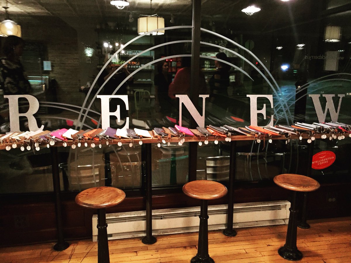 re_newproject's tweet photo. Thank you for supporting our 100 Extraordinary Women celebration at @bberrymarket. It was a huge success thanks to you!
#wewelcomerefugees https://t.co/feXnOo8Aqj