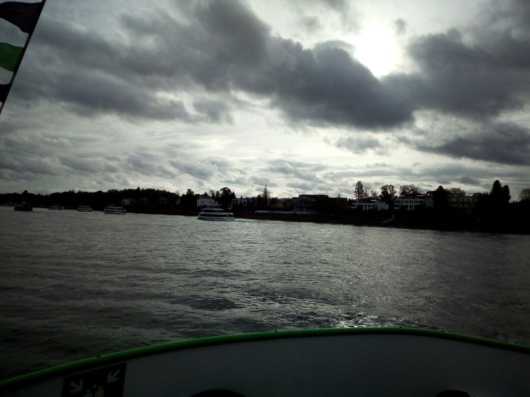 bonntouren's tweet photo. Flottenparade als Abschluss der Saison der weissen Flotte am Rhein der @BPS_Bonn Die Schiffe erstmals von Bonn in Richtung Linz am Rhein https://t.co/7LfpGjV5gM