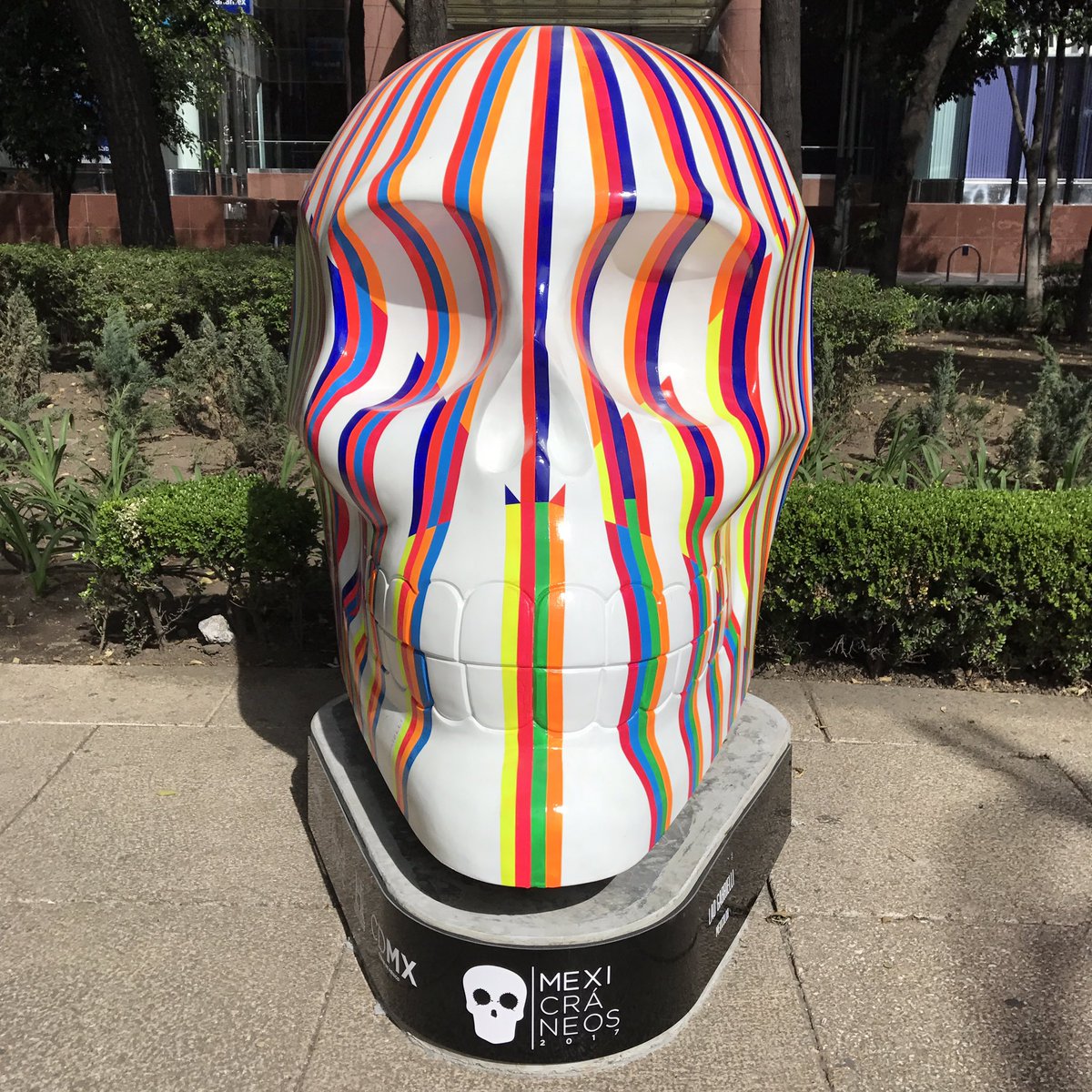turismocdmx's tweet photo. 50 cráneos Monumentales te esperan en #Reforma con la exposición de @mexicraneos en la #CDMX #CapitalDeLaCultura. #AdelanteCDMX https://t.co/mxqulwNLlz