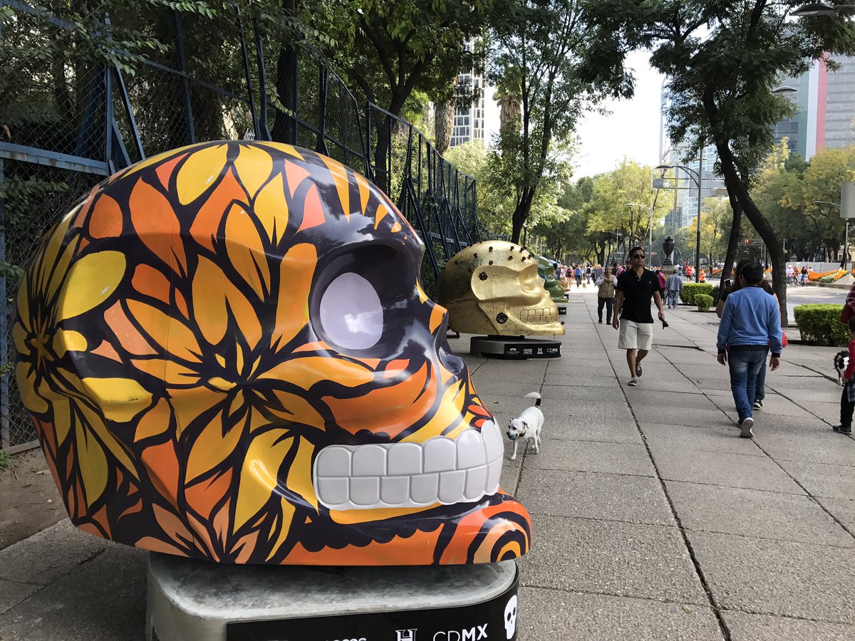 turismocdmx's tweet photo. 50 cráneos Monumentales te esperan en #Reforma con la exposición de @mexicraneos en la #CDMX #CapitalDeLaCultura. #AdelanteCDMX https://t.co/mxqulwNLlz
