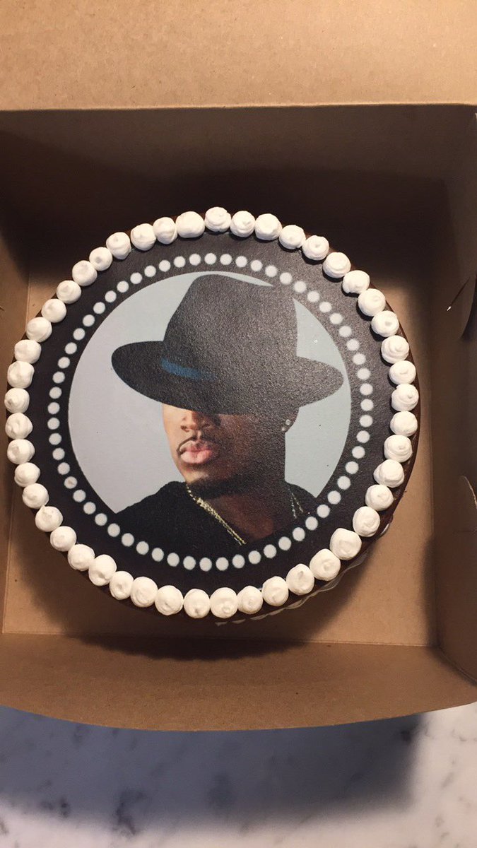 AngSweetSpot's tweet image. Custom Vegan Birthday cake made for Ne Yo from Angs Sweet Spot yum 👅 #glutenfreevegan #vanillachocolate #marble #dtla