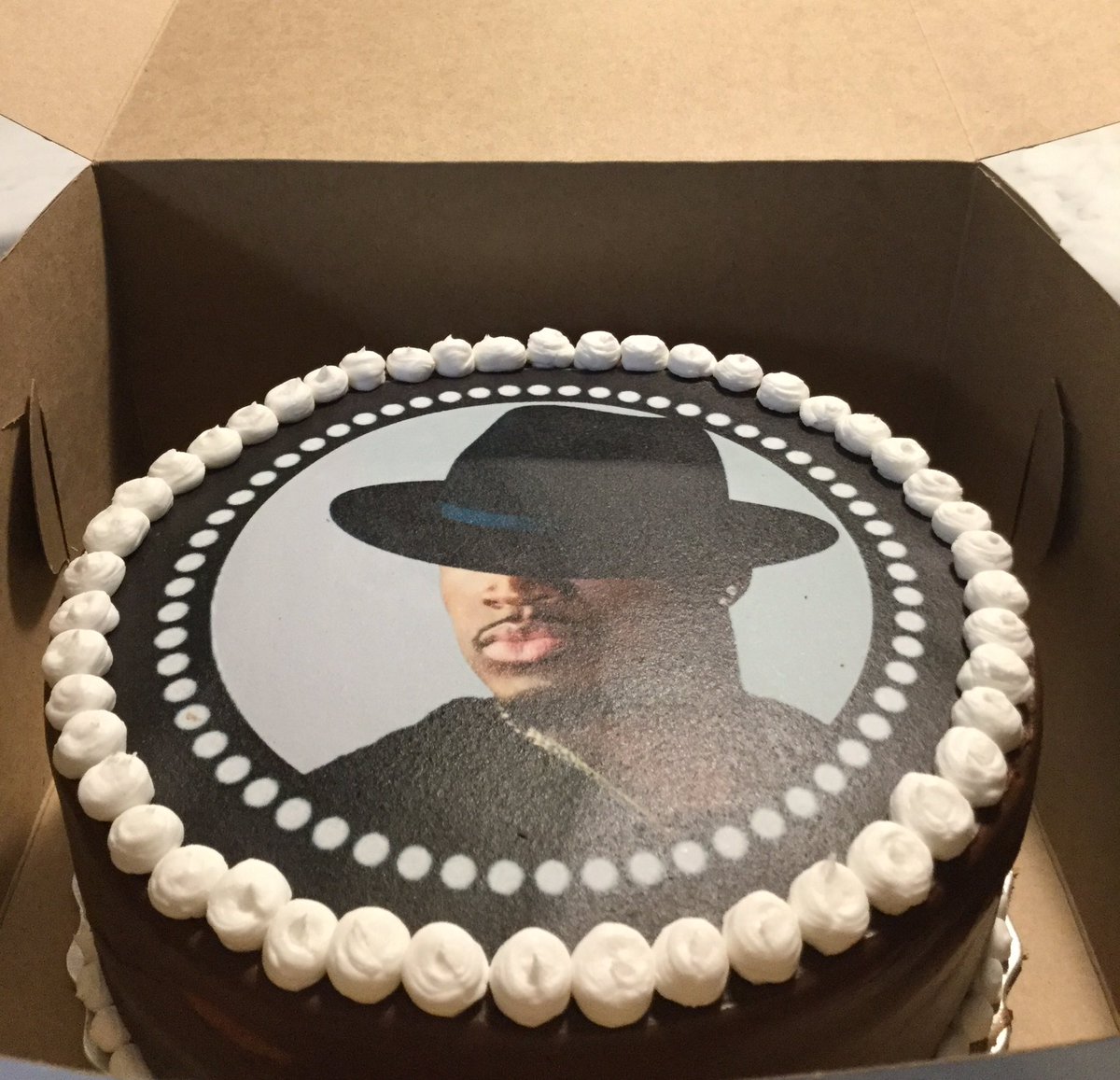 AngSweetSpot's tweet image. Custom Vegan Birthday cake made for Ne Yo from Angs Sweet Spot yum 👅 #glutenfreevegan #vanillachocolate #marble #dtla