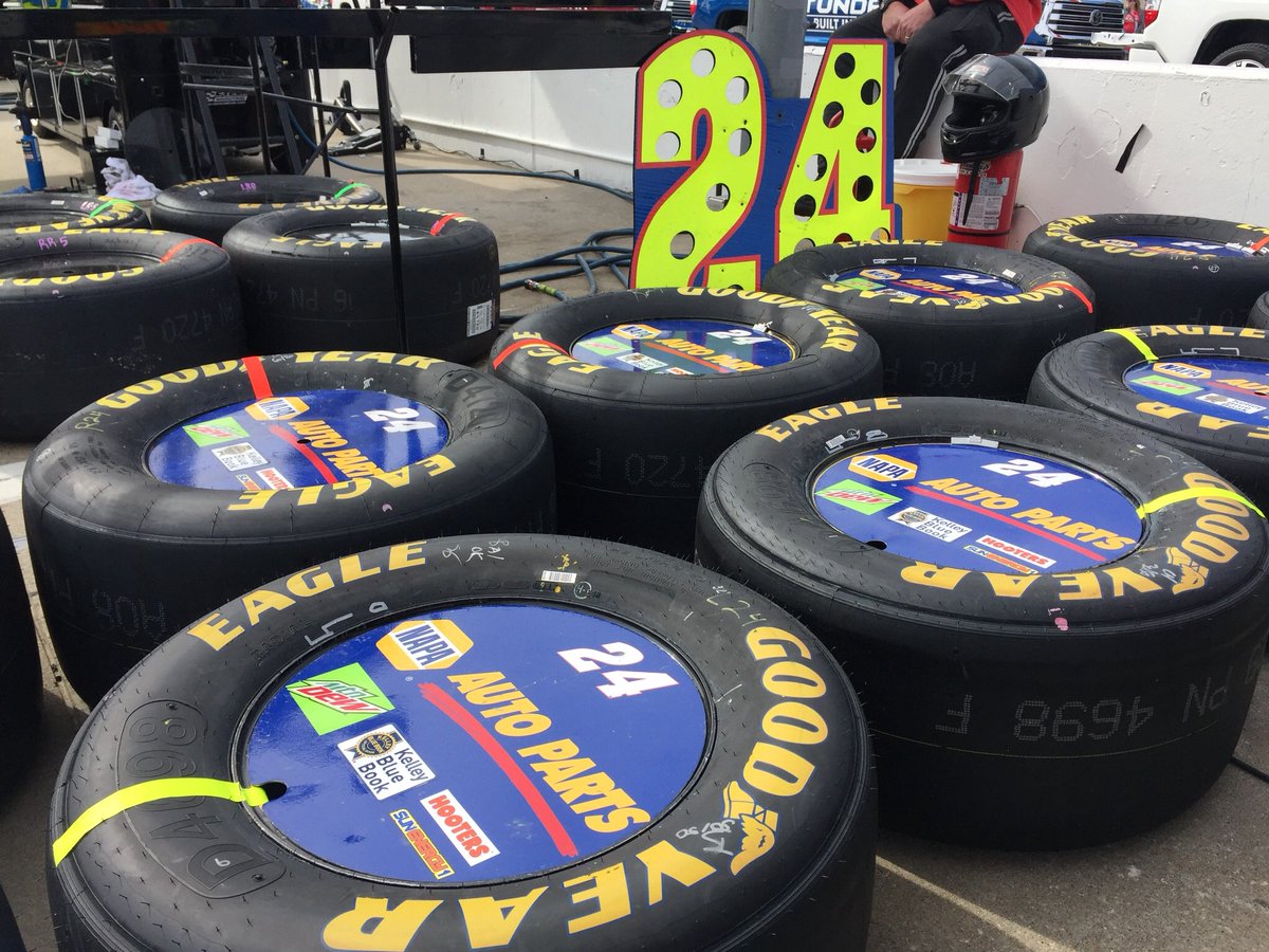TeamHendrick's tweet photo. The calm before the storm. https://t.co/Sivxk1ktdU
