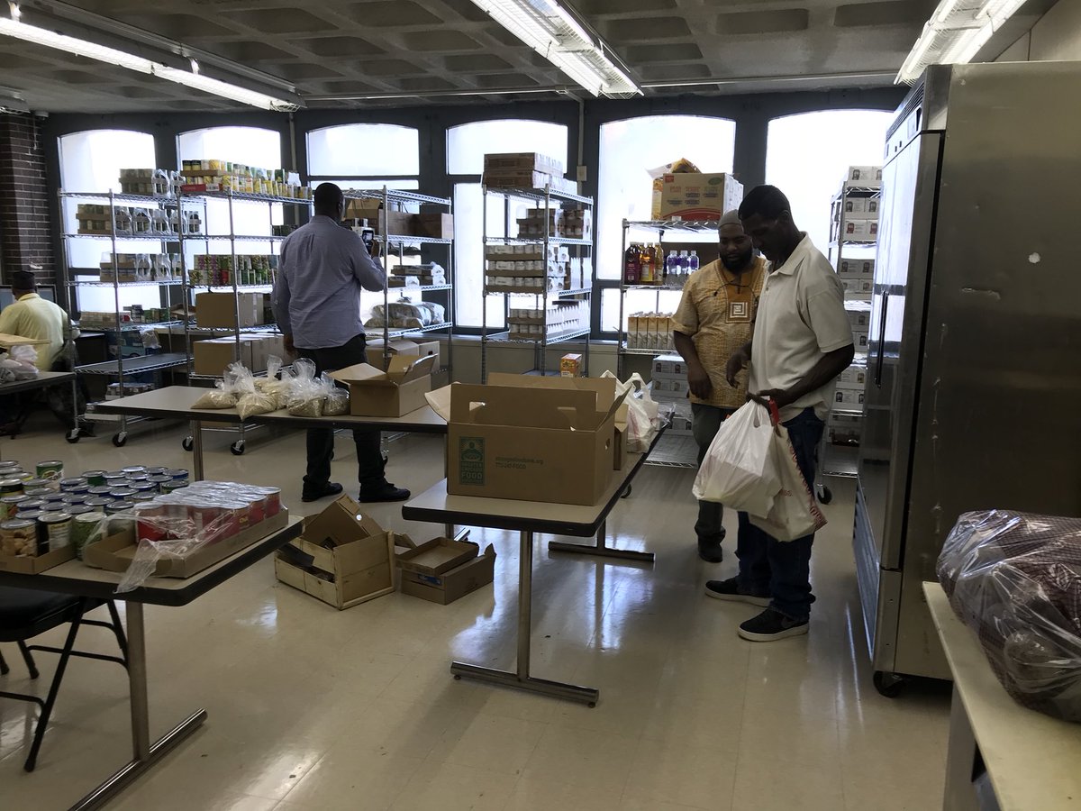 AMCCenterChi's tweet photo. #AMC #foodpantry open Friday’s 2:30pm to 4:30pm! See you next Friday! https://t.co/iVvaxfvba3