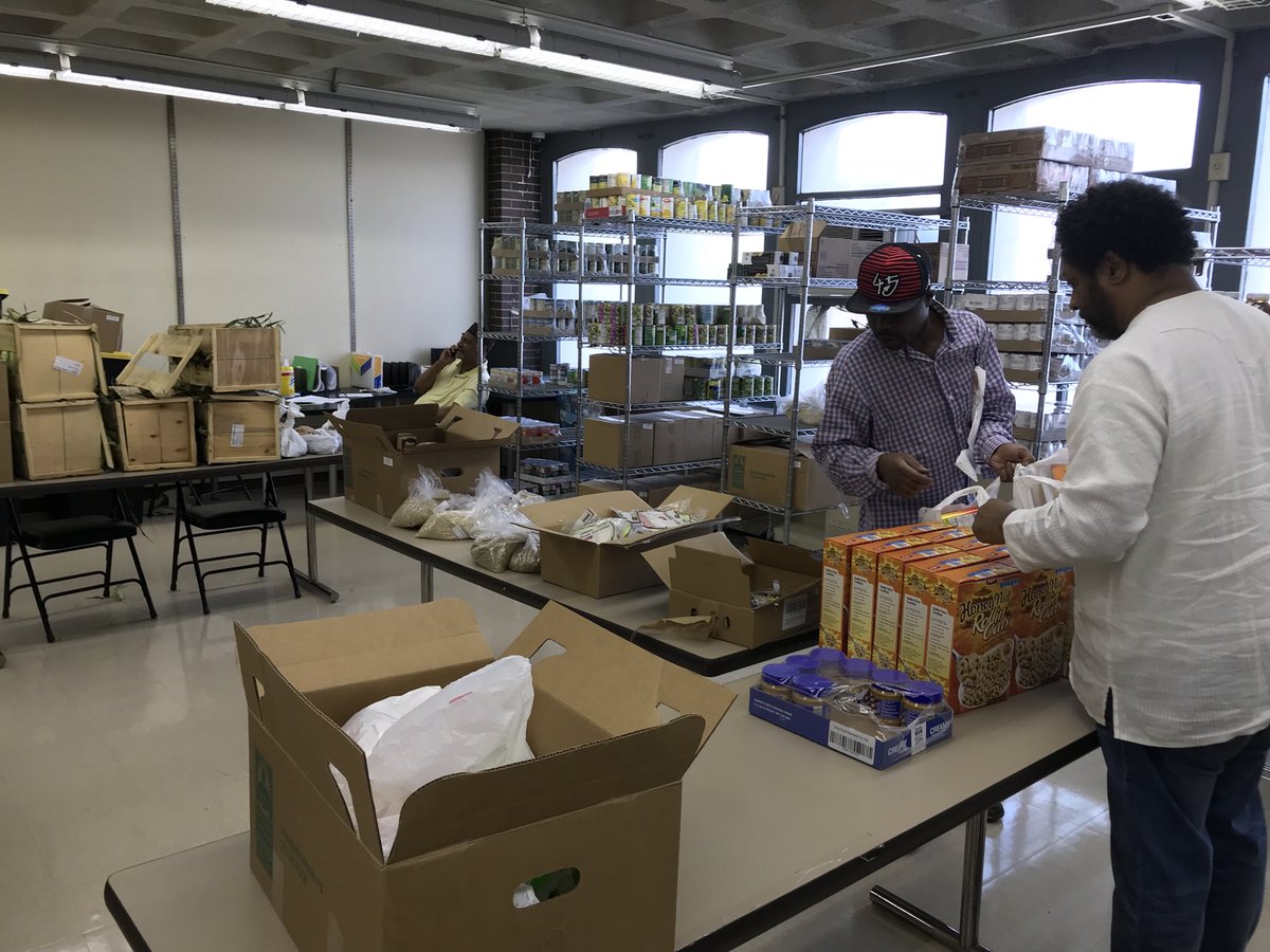 AMCCenterChi's tweet photo. Serving #Bronzeville @AMCCenterChi #ChicagoFoodPantry every Friday from 2:30pm to 4:30pm! Come by! https://t.co/YM8juPTu4t