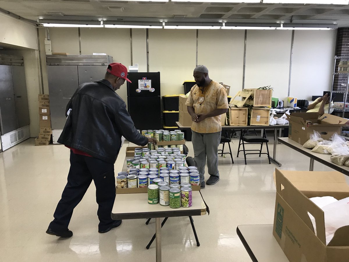 AMCCenterChi's tweet photo. Serving #Bronzeville @AMCCenterChi #ChicagoFoodPantry every Friday from 2:30pm to 4:30pm! Come by! https://t.co/YM8juPTu4t