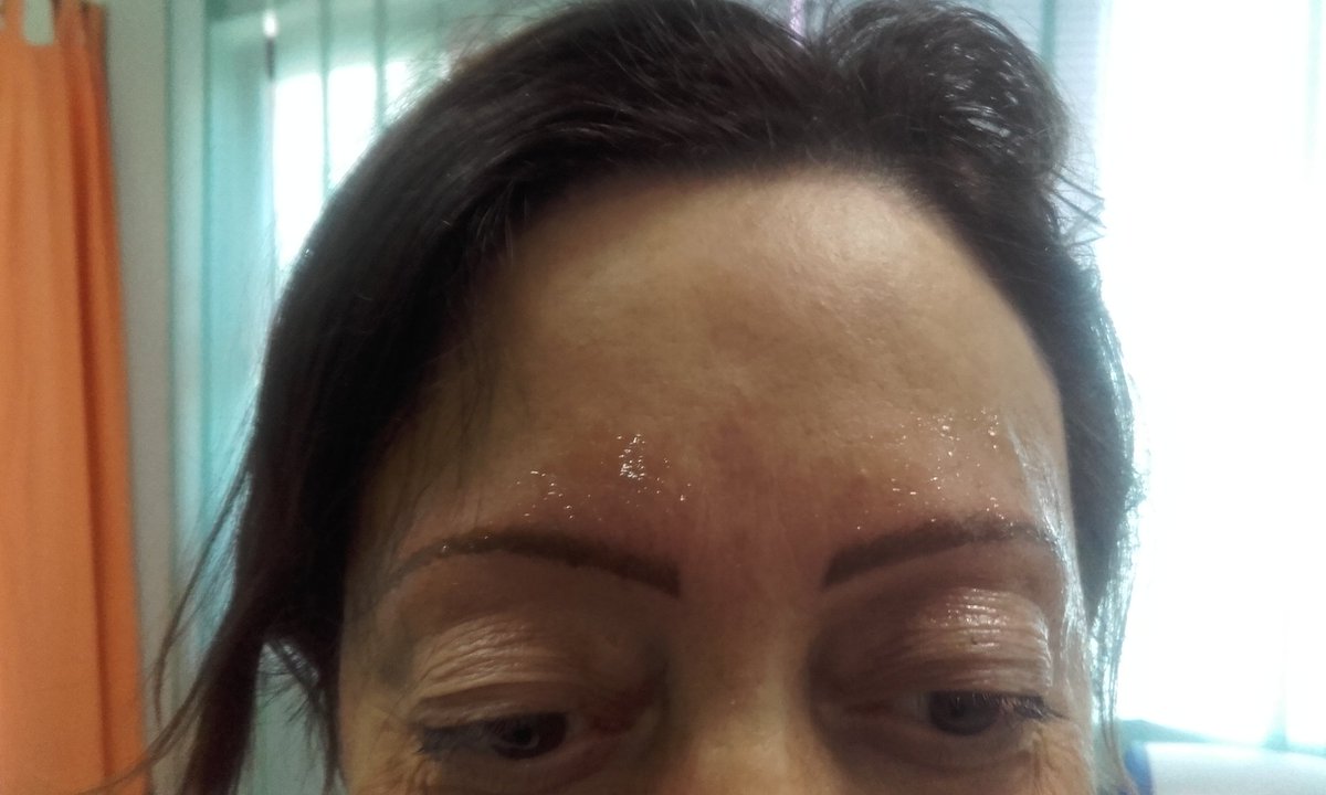 LauraOverclass's tweet image. Trucco semipermanente