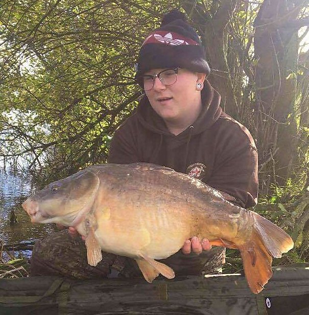 #Responsivebaits  team member Dan Collier with a nice 15lb mirror  from club water, 16mm posh nosh pop ups over matching freebies