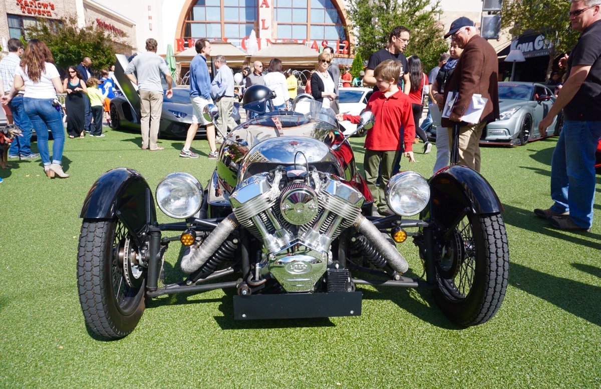 HotelAtAvalon's tweet image. What a way to spend a #SundayFunday with @FestivalsSpeed! There's always something exciting going on along the Boulevard. 🙌🏼