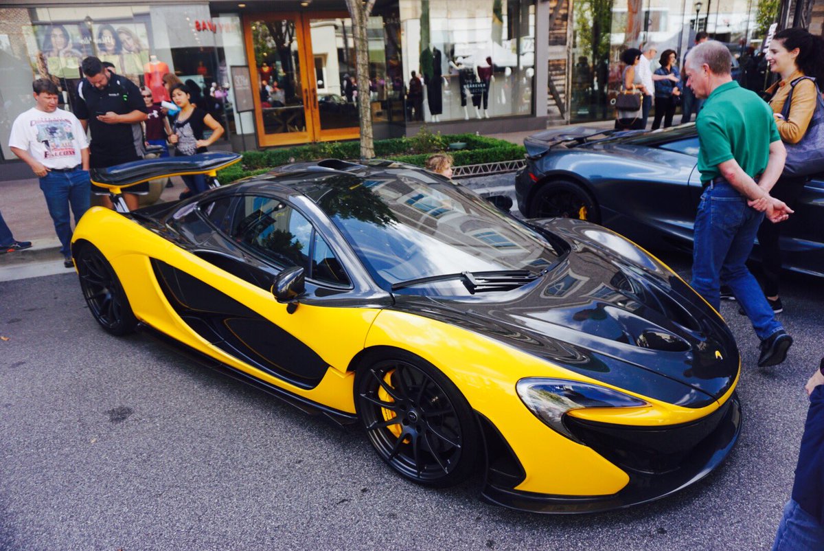 HotelAtAvalon's tweet image. What a way to spend a #SundayFunday with @FestivalsSpeed! There's always something exciting going on along the Boulevard. 🙌🏼