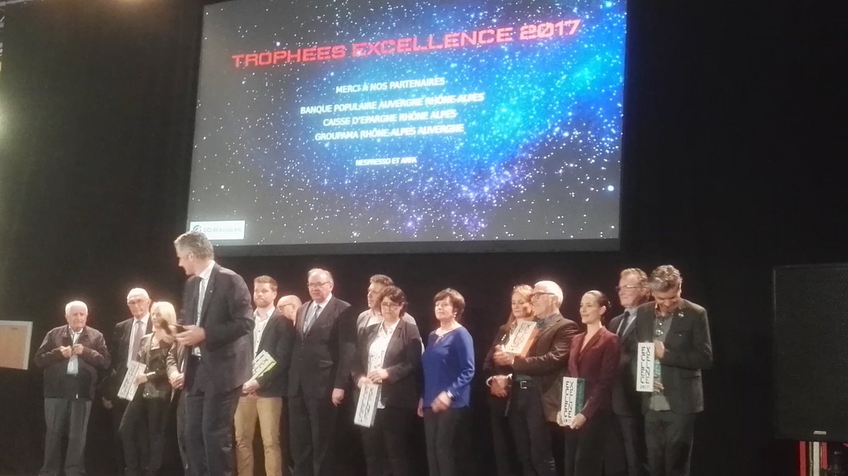 LamureE's tweet photo. Soirée des trophées Excellence @CCIduBeaujolais récompense aux talents des Entreprises Ravie de remettre Prix Femmes Entreprises à #Amicie https://t.co/ODYCcwr0zN