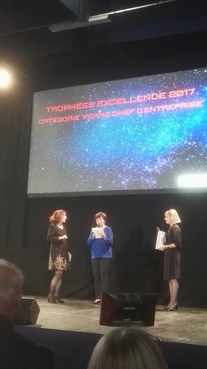 LamureE's tweet photo. Soirée des trophées Excellence @CCIduBeaujolais récompense aux talents des Entreprises Ravie de remettre Prix Femmes Entreprises à #Amicie https://t.co/ODYCcwr0zN