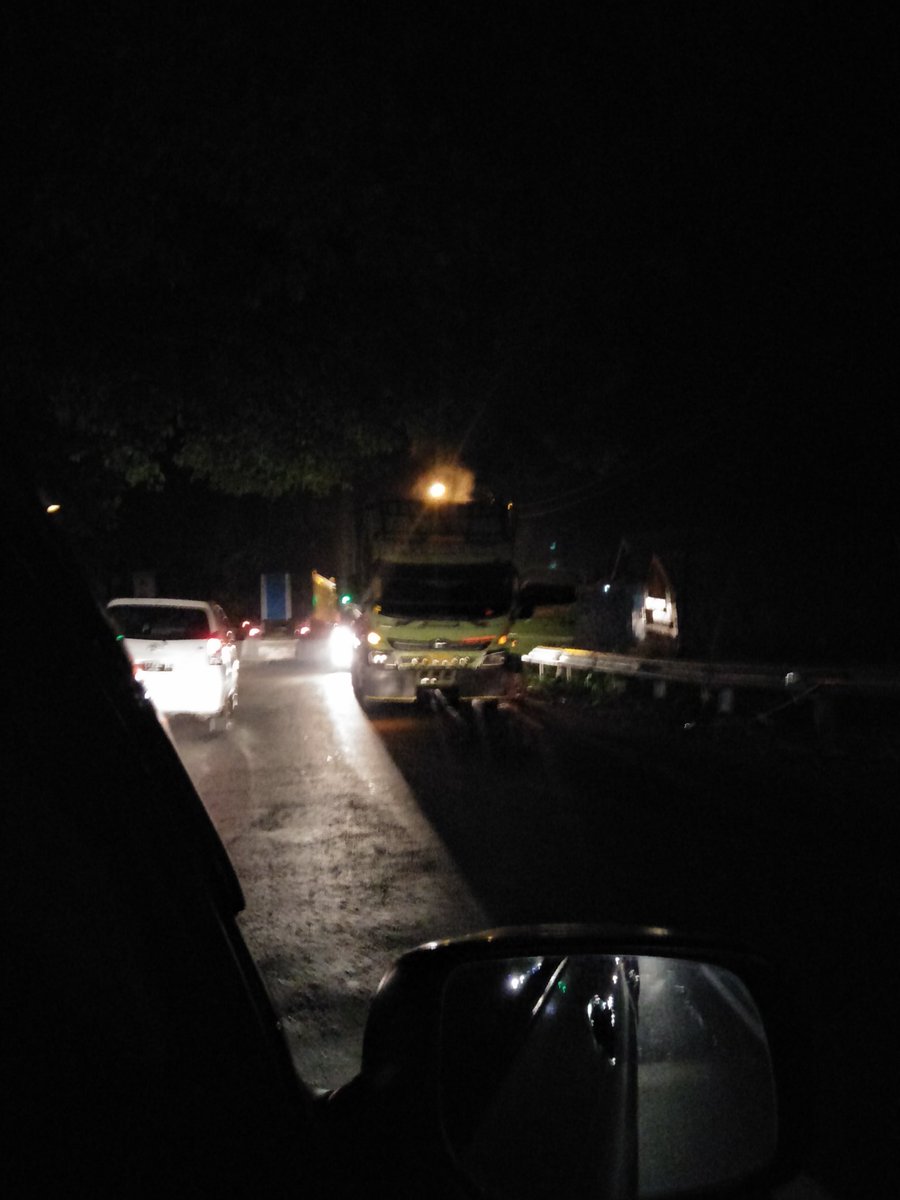 aceps's tweet photo. Truck mogok arah ke bdg daerah cadas pangeran. Macet!! https://t.co/MRB77DyoOg